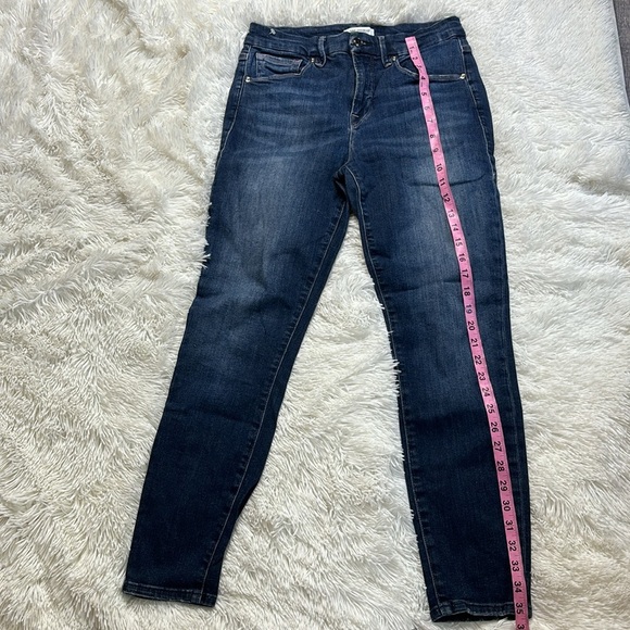 Good American Good Legs Crop - Picture 3 of 10